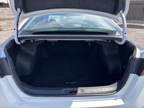 Used 2025 Nissan Altima 2.5 SV FWD image 31