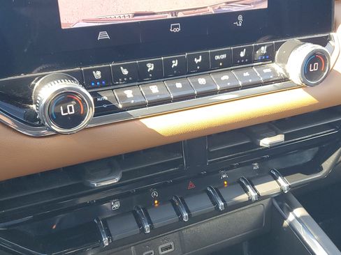 Used 2023 GMC Canyon AT4 w/ AT4 Premium Package image 25