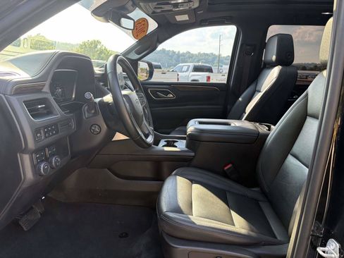 Used 2023 Chevrolet Tahoe Z71 w/ Luxury Package AWD/4WD image 4