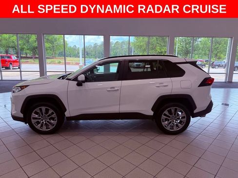 Used 2019 Toyota RAV4 XLE Premium FWD image 4