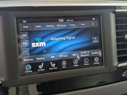 Used 2019 Chrysler Pacifica Touring-L FWD image 19