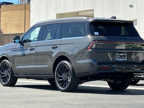 New 2026 Lincoln Navigator Black Label AWD/4WD image 5