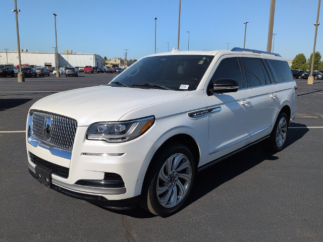Used 2024 Lincoln Navigator L Reserve AWD/4WD image 3