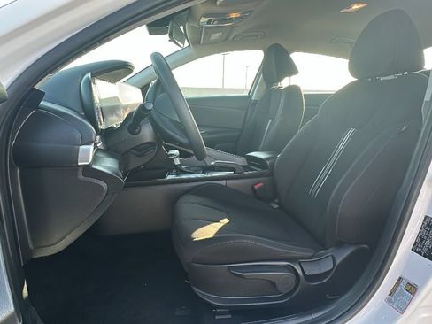 Used 2024 Hyundai Elantra SEL FWD image 4