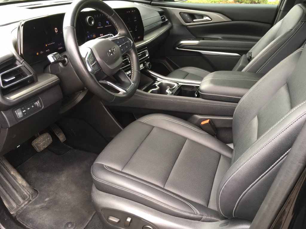 Used 2024 Chevrolet Traverse LT w/ Midnight/Sport Edition AWD/4WD image 21