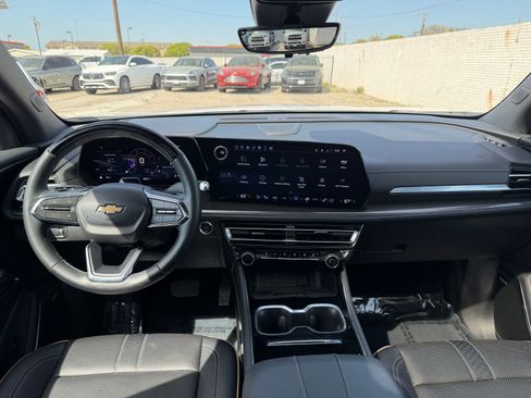 Used 2025 Chevrolet Traverse High Country image 12