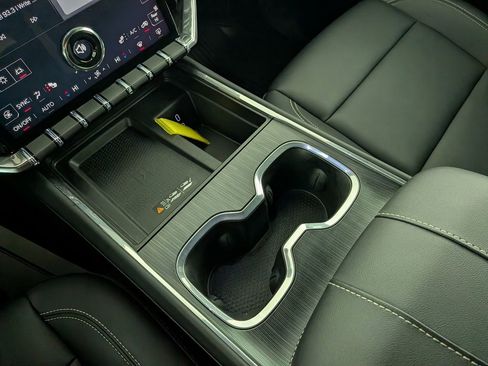 Certified 2025 GMC Acadia Elevation w/ Elevation Premium Package image 31