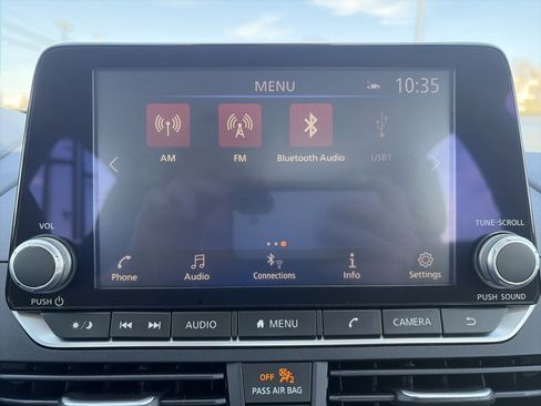 Used 2025 Nissan Altima 2.5 SV FWD image 21