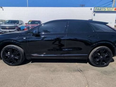 Used 2025 Cadillac Optiq Sport 2 w/ LPO, ONYX Package AWD/4WD image 5