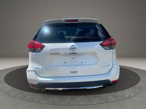 Used 2017 Nissan Rogue SV image 6