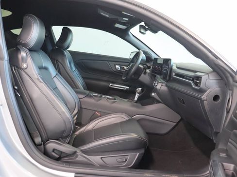 Used 2025 Ford Mustang Premium RWD image 18