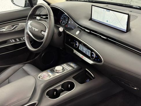 Used 2025 Genesis GV70 2.5T image 10