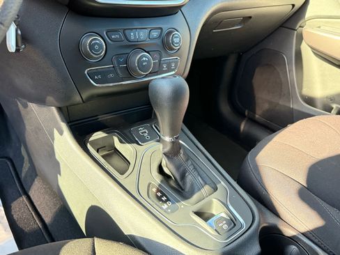 Used 2021 Jeep Cherokee Latitude image 22