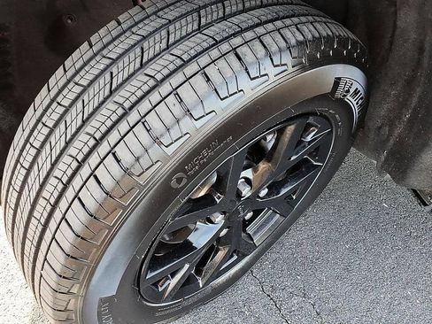 Used 2024 Jeep Grand Cherokee Altitude AWD/4WD image 9