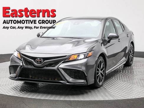 Used 2023 Toyota Camry SE image 1