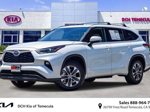 Used 2022 Toyota Highlander XLE FWD image 1