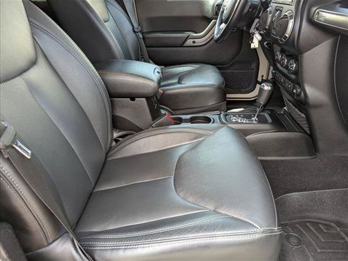 Used 2018 Jeep Wrangler Unlimited Sahara AWD/4WD image 19