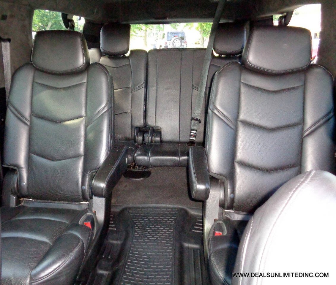 Used 2020 Cadillac Escalade ESV Platinum AWD/4WD image 23