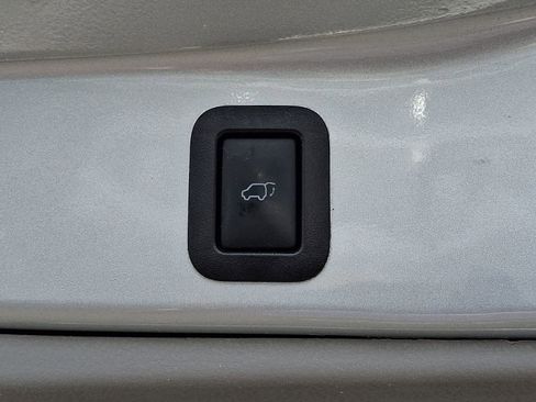 Used 2018 Toyota Highlander XLE AWD/4WD image 34