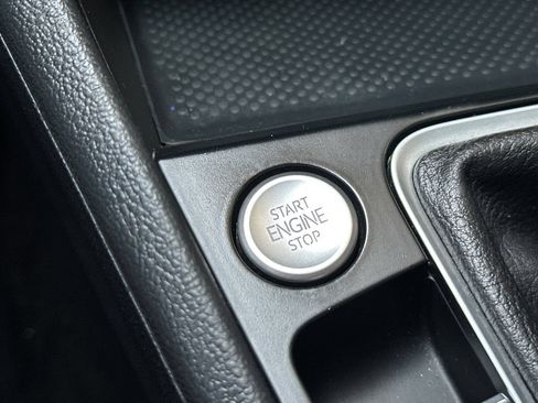 Used 2023 Volkswagen Jetta SE w/ Panoramic Sunroof Package FWD image 21
