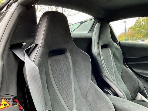 Used 2024 McLaren 750S image 24