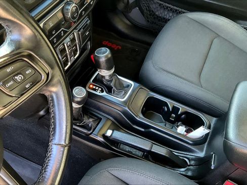 Used 2018 Jeep Wrangler Unlimited Sport S AWD/4WD image 16