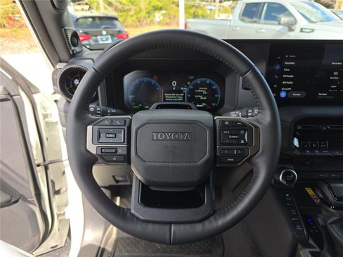 Used 2024 Toyota Land Cruiser image 31