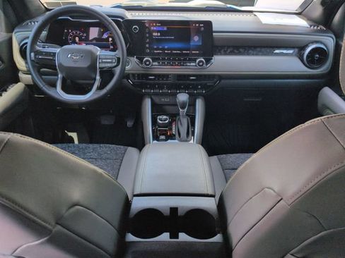 Used 2024 Chevrolet Colorado ZR2 w/ Technology Package AWD/4WD image 23