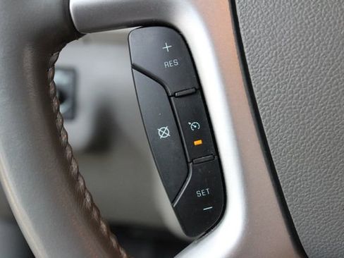 Used 2012 Chevrolet Traverse LS FWD image 16
