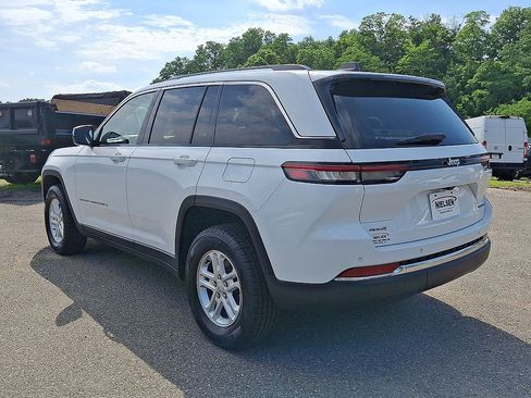 Certified 2023 Jeep Grand Cherokee Laredo w/ Luxury Tech Group I AWD/4WD image 28
