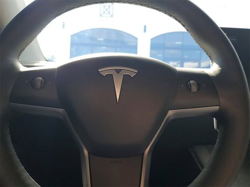 Used 2024 Tesla Model Y Performance image 21