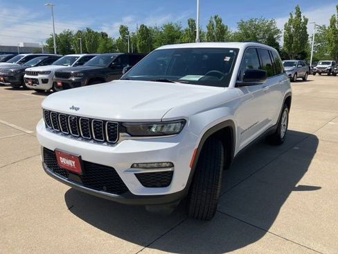 Used 2023 Jeep Grand Cherokee Limited w/ Luxury Tech Group II AWD/4WD image 3