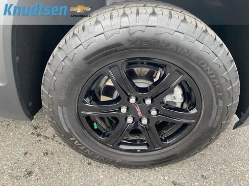 Used 2023 GMC Acadia AT4 w/ Technology Package image 9