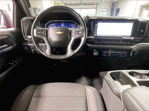 Used 2024 Chevrolet Silverado 1500 LT AWD/4WD image 17
