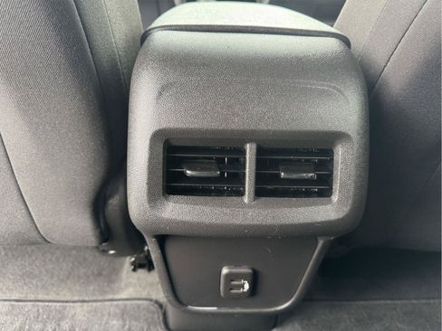 Used 2023 Chevrolet Equinox LT AWD/4WD image 13
