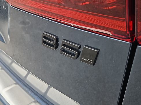 New 2026 Volvo XC60 B5 Ultra w/ Protection Package Premier image 4