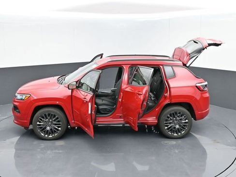 Used 2024 Jeep Compass Limited image 46