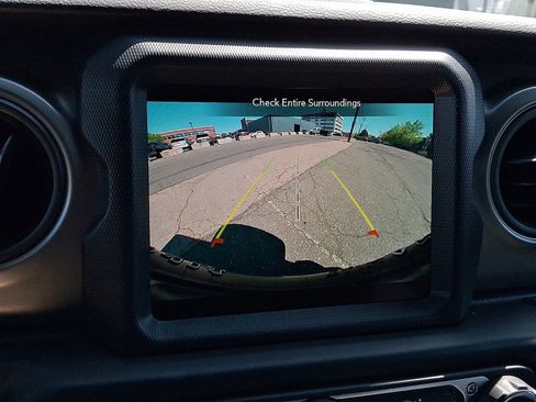Used 2022 Jeep Wrangler Sport AWD/4WD image 17