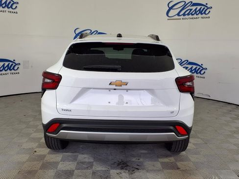 New 2026 Chevrolet Trax LT w/ Sunroof Package FWD image 14