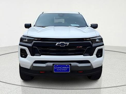 Used 2024 Chevrolet Colorado Z71 w/ Z71 Convenience Package 2 AWD/4WD image 3