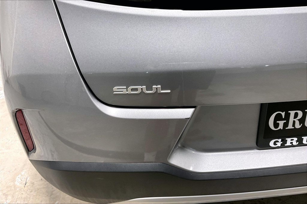 Used 2025 Kia Soul LX w/ LX Technology Package FWD image 38