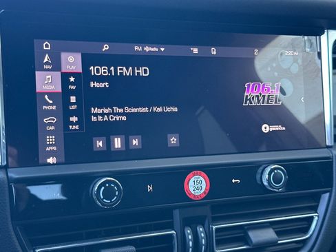 Certified 2025 Porsche Macan image 18