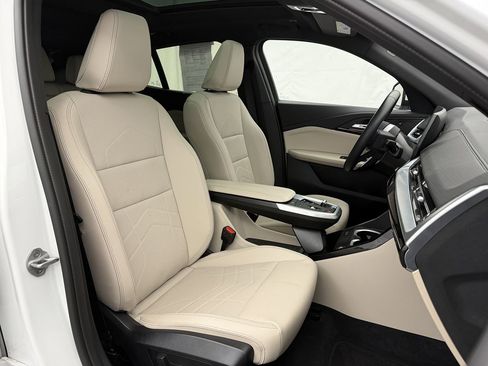 Used 2025 BMW X2 xDrive28i image 3