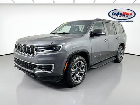 Used 2023 Jeep Wagoneer 4WD w/ Premium Group I image 2