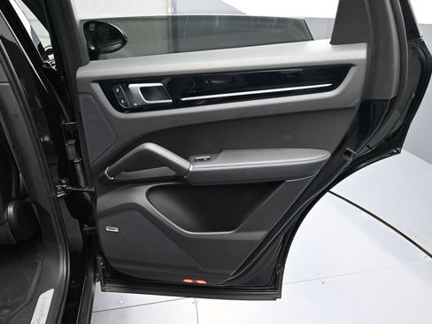 Certified 2023 Porsche Cayenne Platinum Edition AWD/4WD image 26