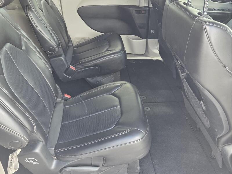 Certified 2023 Chrysler Pacifica Touring-L FWD image 18