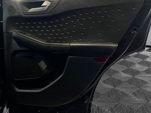 Used 2020 Ford Escape Titanium image 17