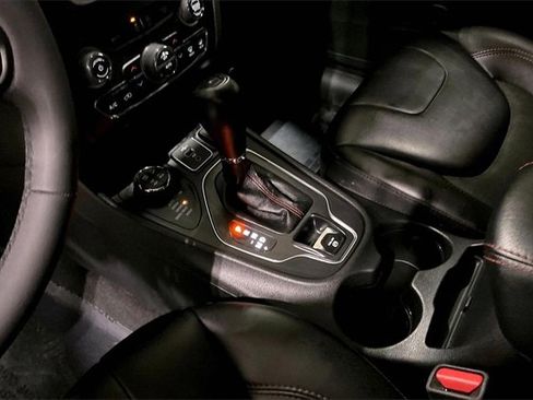 Used 2021 Jeep Cherokee Trailhawk w/ Comfort/Convenience Group image 15