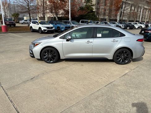 New 2026 Toyota Corolla SE image 2