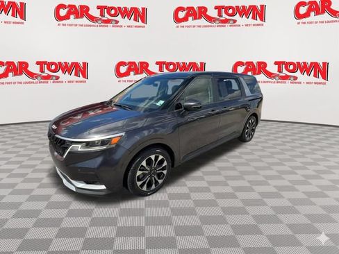 Used 2024 Kia Carnival EX FWD image 4